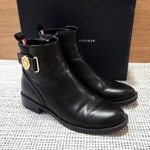 Women's Tommy Hilfiger Boots Size 6.5 "Rezin2"